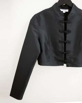 Fitted Top with Frog Closures